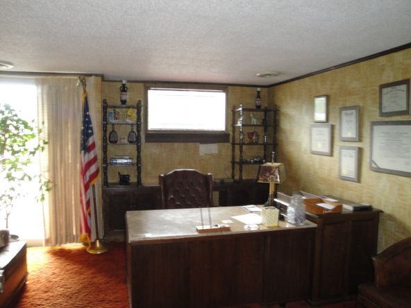 209 S Main St, Almont, MI 48003